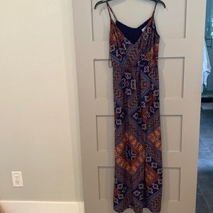 Beautiful maxi dress with adjustable straps. Good as New. Dry cleaned already